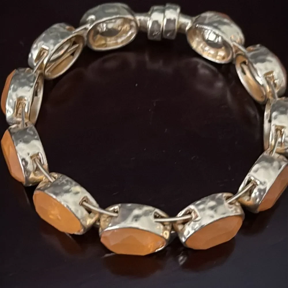 Hammered Gold-Tone Bangle Bracelet with Orange Stones – Unisex Vintage Style